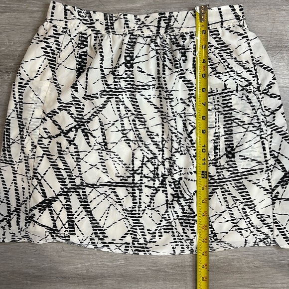 Francesca's Large women’s black and white mini lined casual skirt with pockets - Picture 3 of 9